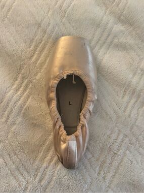 Bloch pointe shoe (one) 4.5 XXX